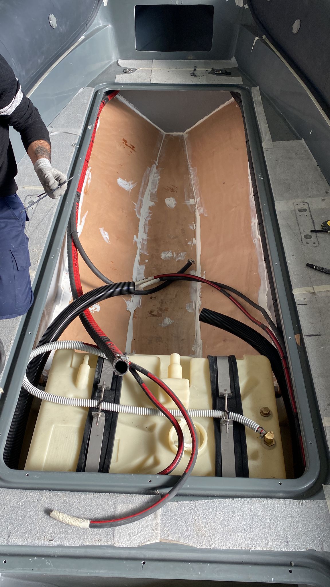 Realizzare un battello da pesca: SOTTO IL PIANO DI CALPESTIO