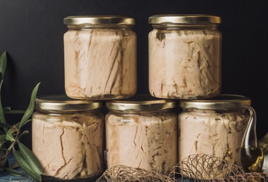 Vasetti di tonno casalinghi